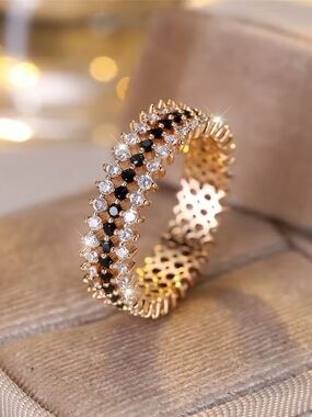 Elegant Rose Gold Stackable Crystal Band Ring - Black & White Stones
